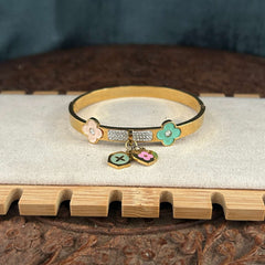 V charms Kada