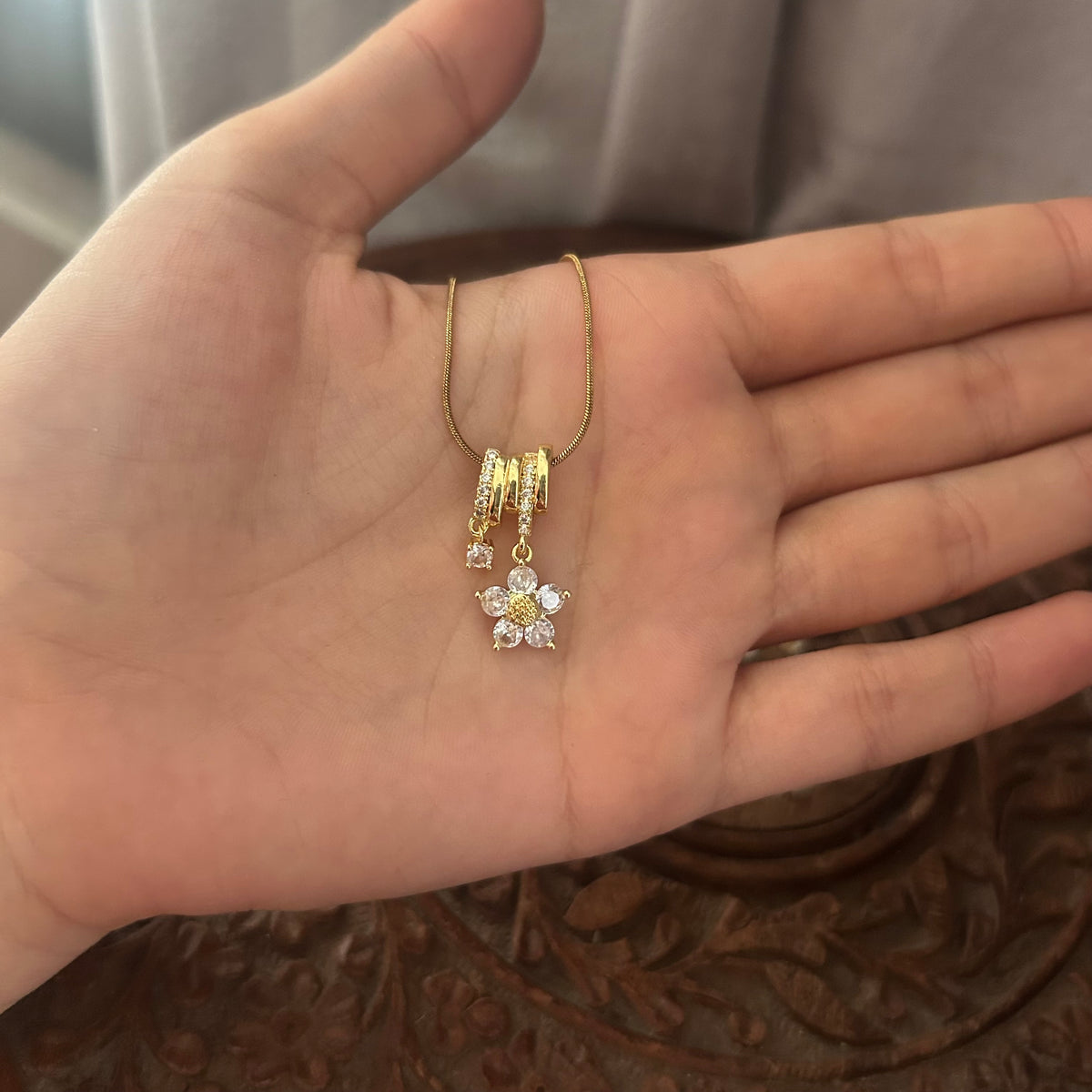 Bloom charms necklace (White)