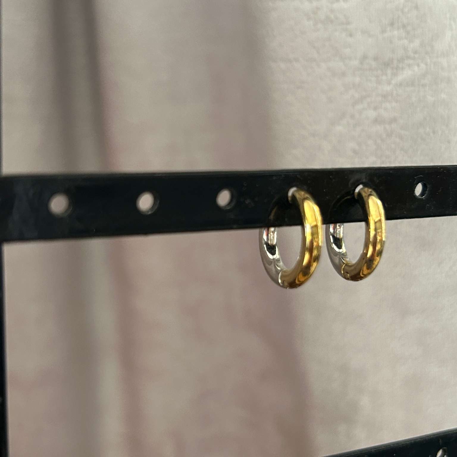 Two tone medium hoops