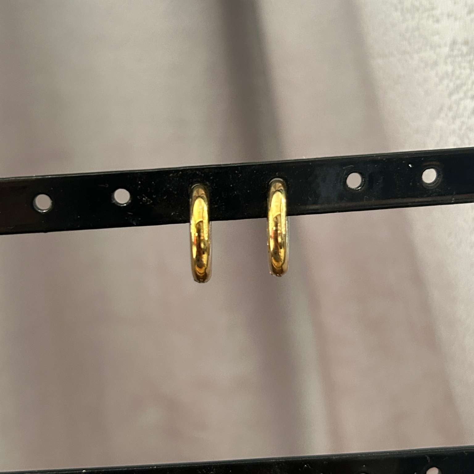 Two tone medium hoops