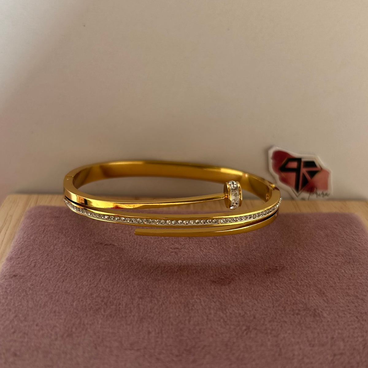 Nail diamond baby size kada