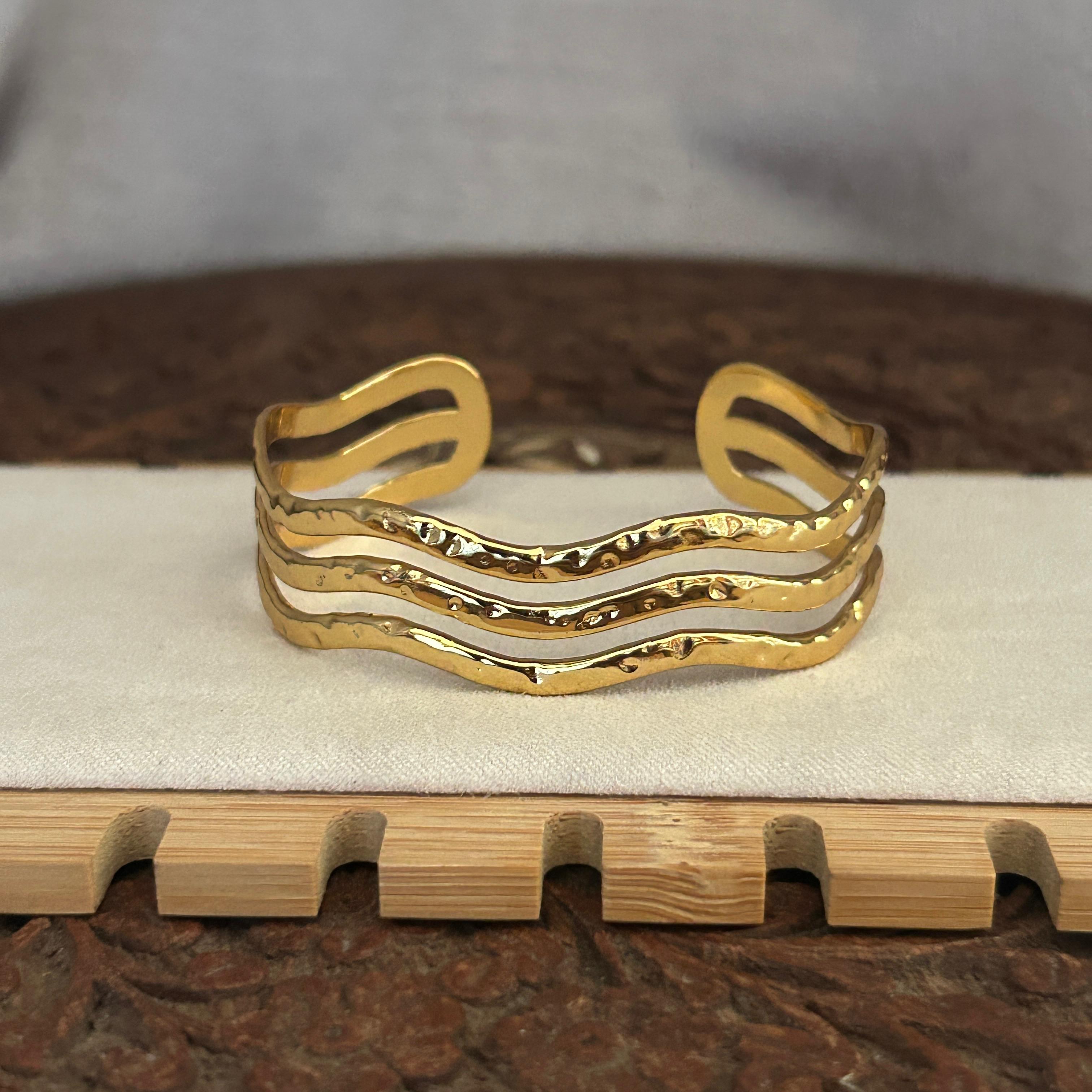 Wavy Cuff Kada